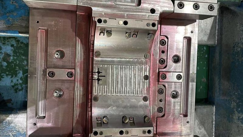行业背景：塑胶模具在现代制造业中的重要性
